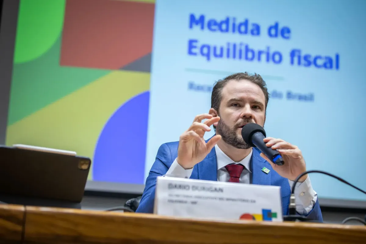 Governo estuda novas medidas contra endividamento das famílias, diz Durigan